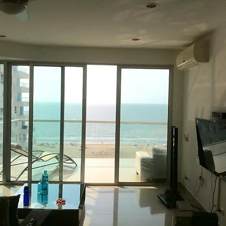 Rentaelite  2 Bedroom Ocean Front Apartamento